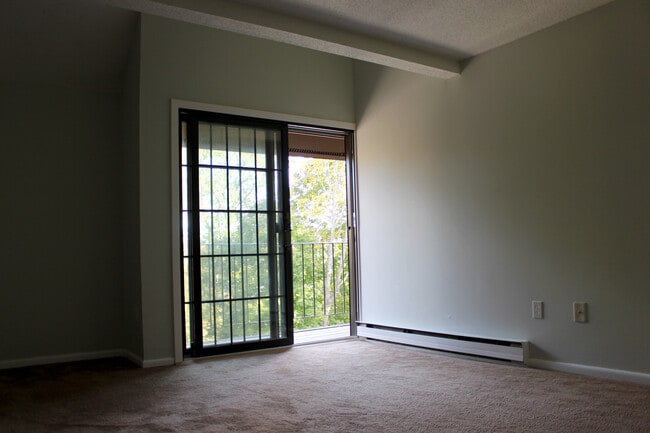 42 N Main St in West Hartford, CT - Building Photo - Building Photo