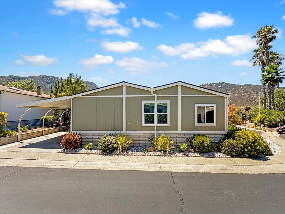 8975 Lawrence Welk Dr in Escondido, CA - Building Photo