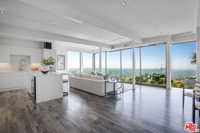 8506 Magnolia Dr in Los Angeles, CA - Building Photo - Building Photo