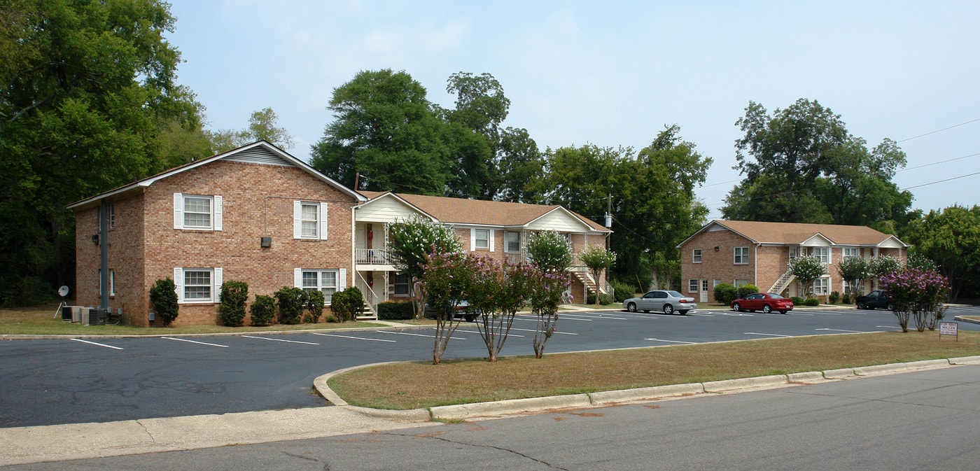 650-700 Pershing St in Fayetteville, NC - Building Photo