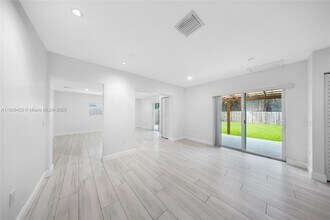 2306 N 28th Ave in Hollywood, FL - Building Photo - Building Photo