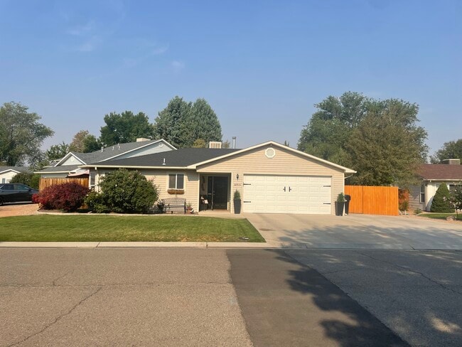 273 1/2 W Hanover Cir