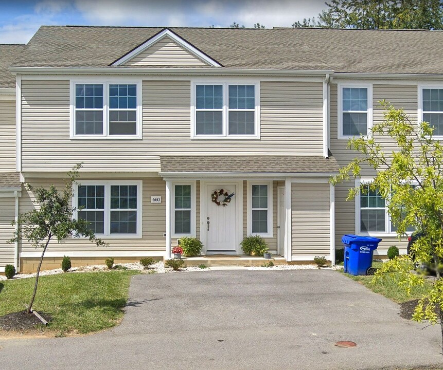 660 Twisted Oak Dr NW in Christiansburg, VA - Building Photo