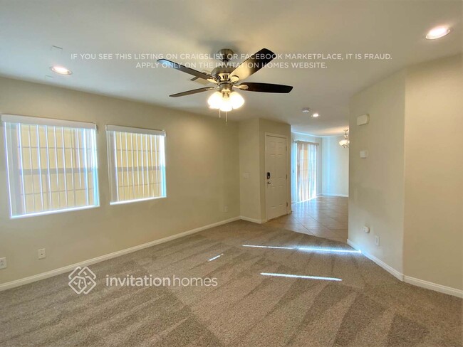 10642 Gibbous Moon Dr in Las Vegas, NV - Building Photo - Building Photo