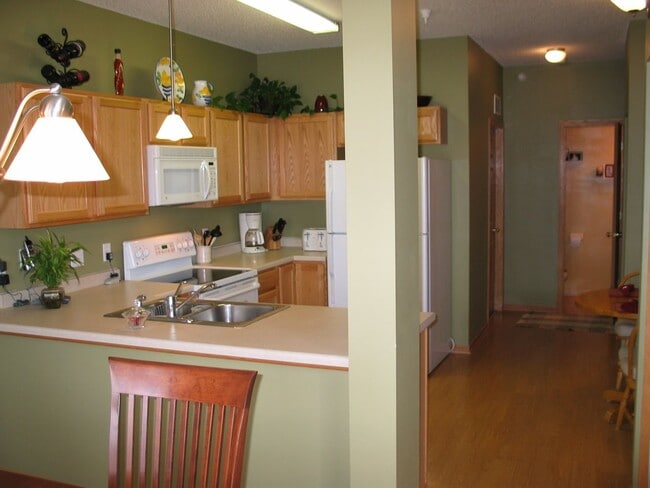 17644 Hackberry Ct in Eden Prairie, MN - Foto de edificio - Building Photo