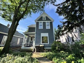 223 W Woodland Ave in Fort Wayne, IN - Building Photo