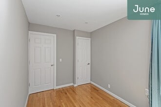 226 E 7th St-Unit -B in New York, NY - Building Photo - Building Photo