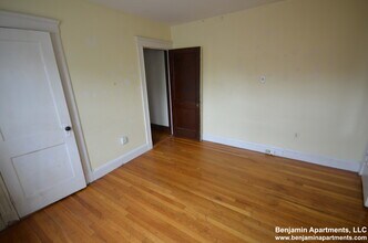 81 Beechcroft St, Unit 1 in Boston, MA - Building Photo - Building Photo