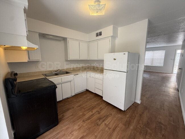 1928 Buena Vista Dr SE in Albuquerque, NM - Building Photo - Building Photo