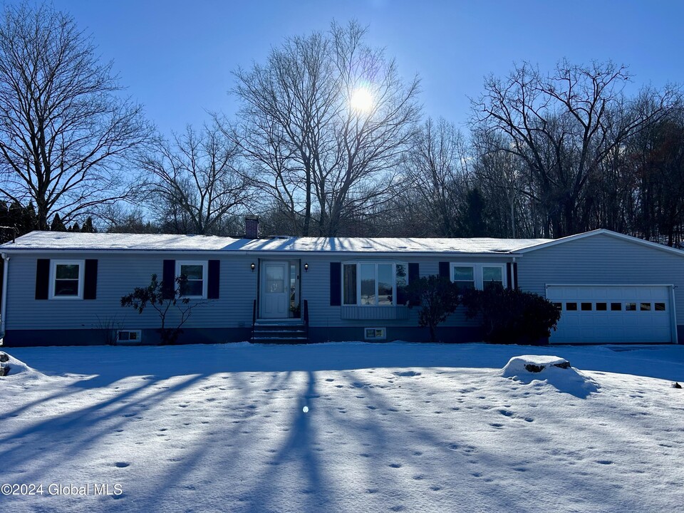 646 N Lake Ave in Troy, NY - Building Photo