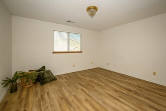 418 S Quillan Plz in Kennewick, WA - Building Photo - Building Photo