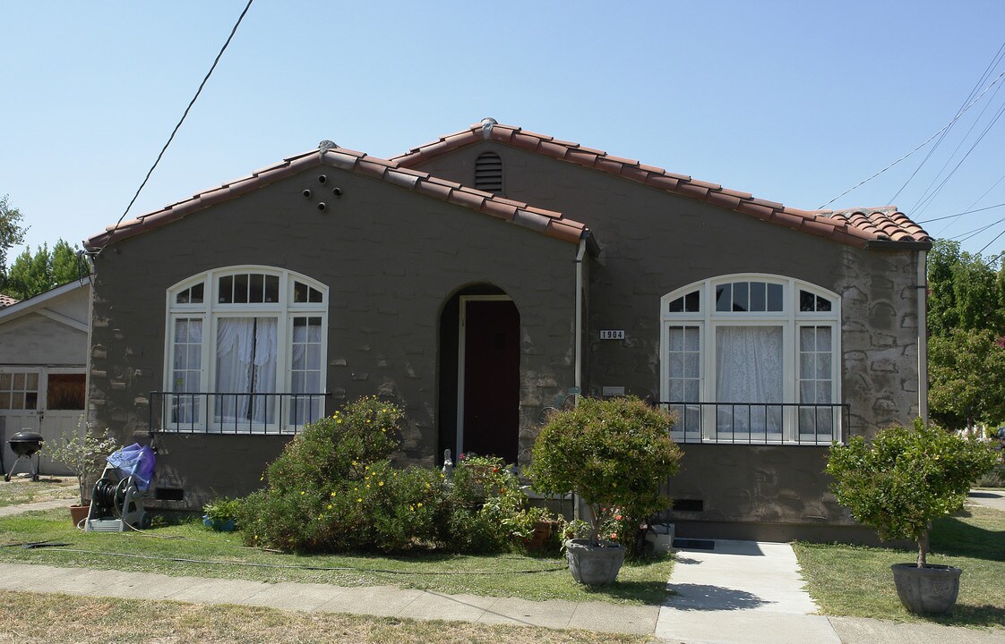 1904-1918 Ferry St in Martinez, CA - Building Photo