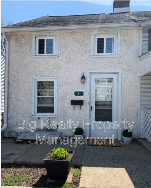 property at 11 Walnut St