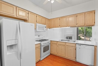 519 Woodcrest Dr in Mundelein, IL - Building Photo - Building Photo