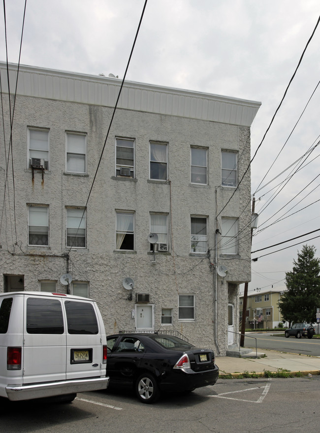 91 E 25th St in Bayonne, NJ - Building Photo - Building Photo