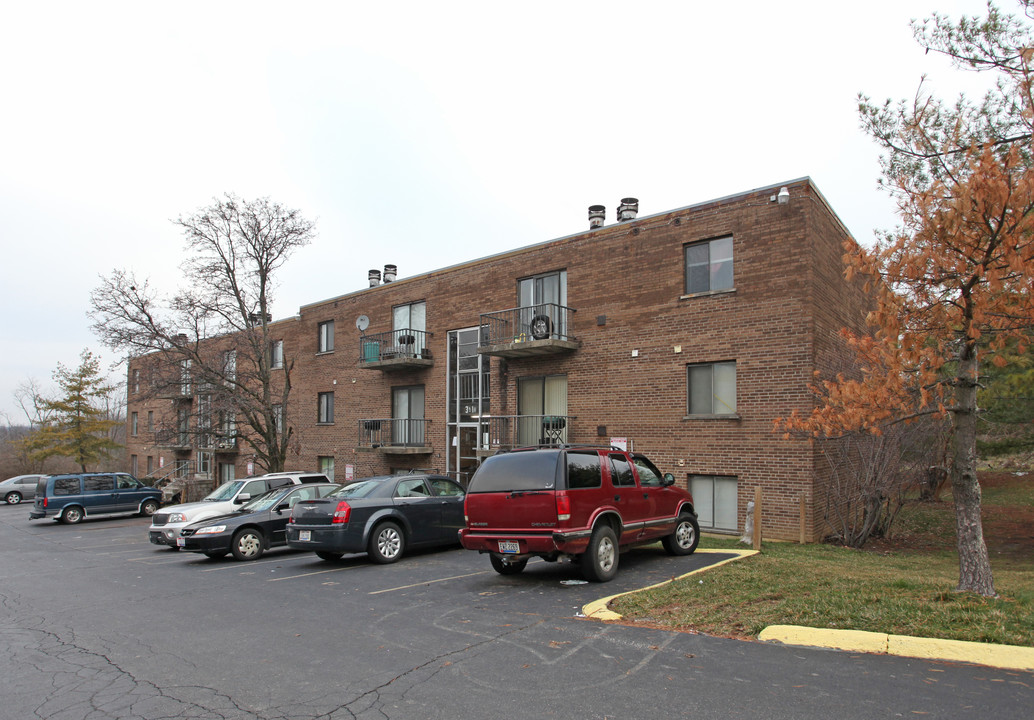 Oak Harbor Apartments in Cincinnati, OH - Building Photo