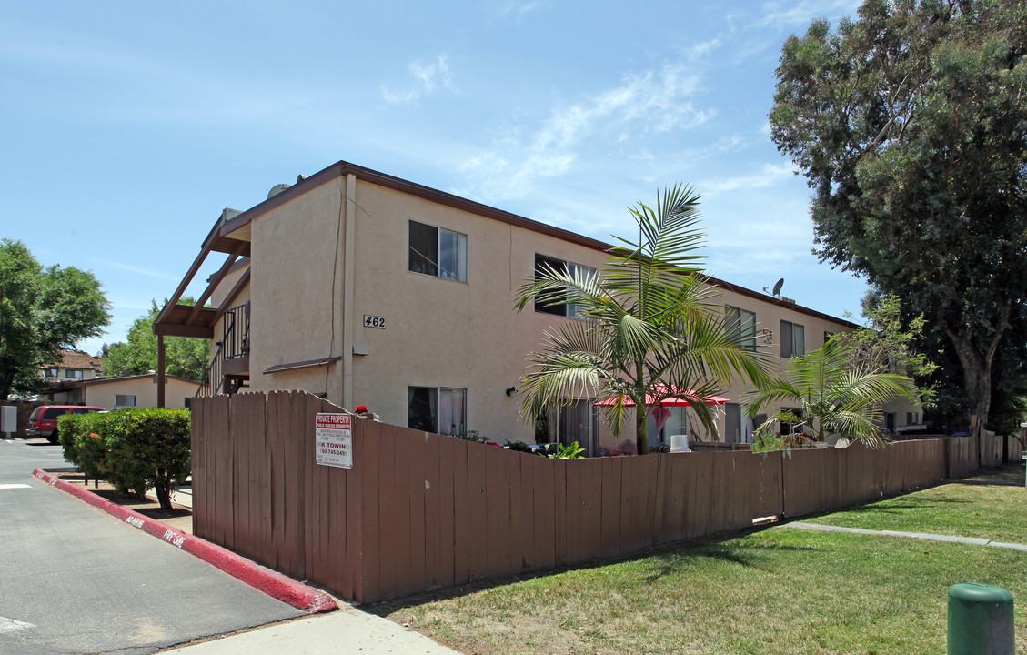 450-462 Ammunition Rd in Fallbrook, CA - Building Photo