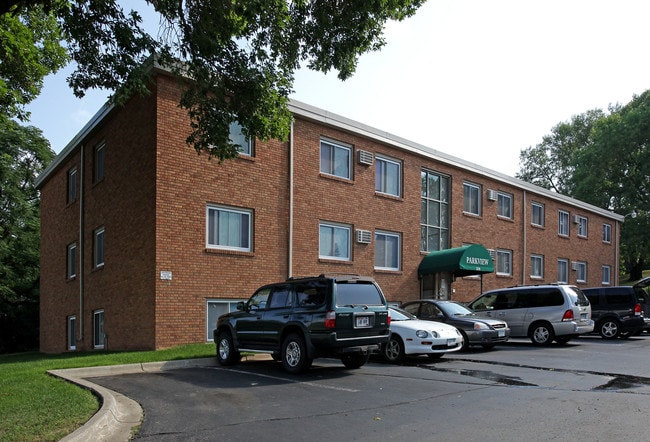 Parkview Apartments in Roseville, MN - Building Photo - Building Photo