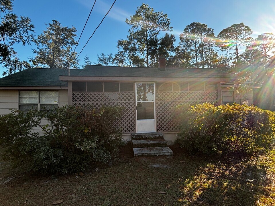 500 Azalea St in Hinesville, GA - Building Photo
