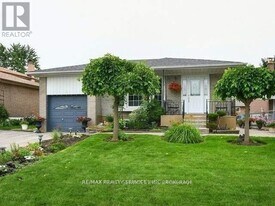 14 Terra Cotta Crescent in Brampton, ON - Building Photo