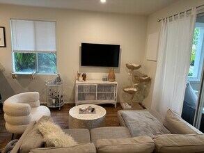20331 Bluffside Cir, Unit 107 in Huntington Beach, CA - Foto de edificio - Building Photo