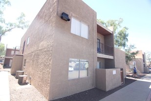 2839 E Paradise Ln in Phoenix, AZ - Building Photo