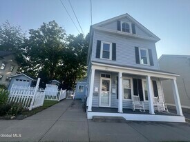 191 Elm St in Saratoga Springs, NY - Building Photo