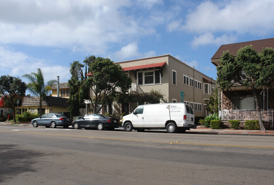 3962 Goldfinch St in San Diego, CA - Foto de edificio