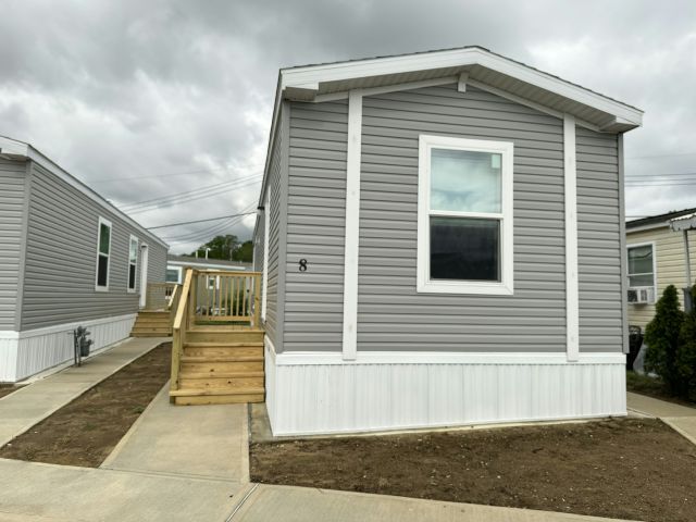 8 Avenue B in Keansburg, NJ - Building Photo