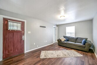 6829 Madrid St in Houston, TX - Building Photo - Building Photo
