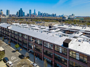 300 Communipaw Ave, Unit 131 in Jersey City, NJ - Building Photo - Building Photo