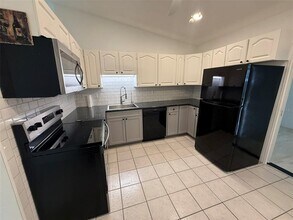 512 Dewhurst St in Port Charlotte, FL - Building Photo - Building Photo