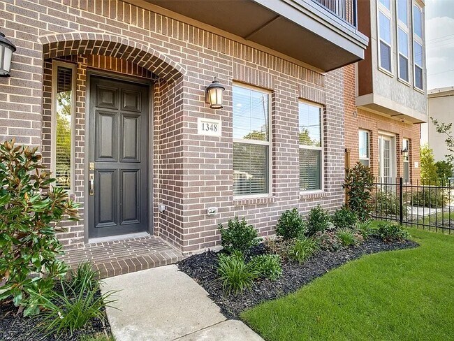1348 Arch Pl in Dallas, TX - Building Photo - Building Photo
