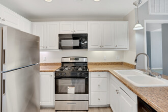 Metro 102 Apartments in Ontario, CA - Building Photo - Interior Photo