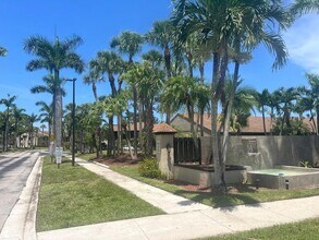 531 Shady Pine Way in Greenacres, FL - Building Photo - Building Photo
