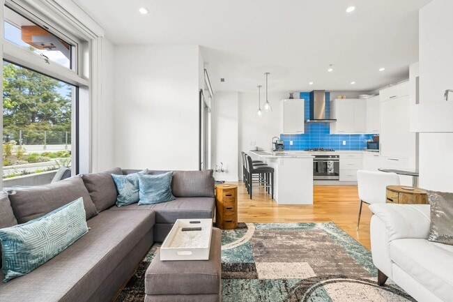 property at 916 Lyall St
