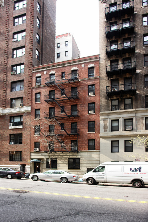 146 W 79th St in New York, NY - Building Photo