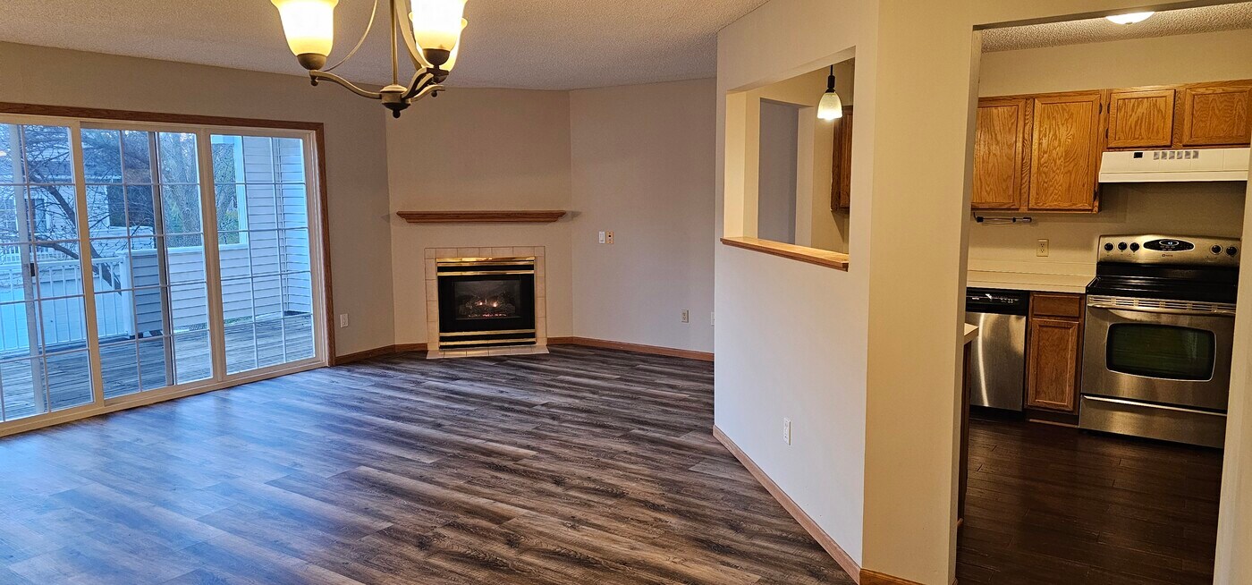 7711 Nicholas Way in Chanhassen, MN - Building Photo