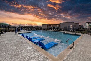 Moonlight Apartments in Austin, TX - Building Photo