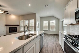 6016 Sutton Fields Trail in Aubrey, TX - Building Photo - Building Photo
