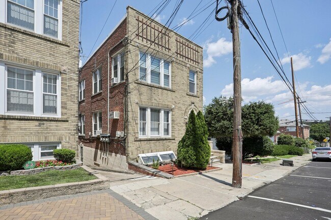 9021 Smith Ave in North Bergen, NJ - Building Photo - Building Photo