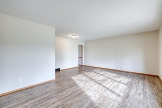 4465 N 144th St in Brookfield, WI - Building Photo - Building Photo