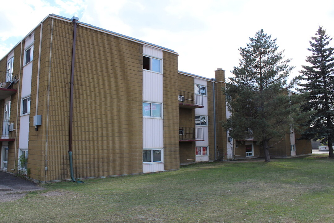 Mainstreet on 33rd in Saskatoon, SK - Building Photo