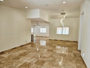 8899 NW 175th St in Hialeah, FL - Building Photo - Building Photo