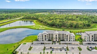 18114 Gawthrop Dr, Unit 201 in Bradenton, FL - Building Photo