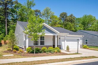 417 Rivanna Hl Rd in Glen Allen, VA - Foto de edificio - Building Photo