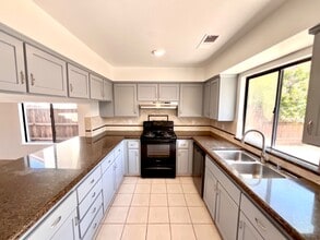 3228 N Hanover Ave in Fresno, CA - Building Photo - Building Photo