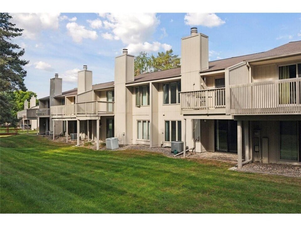 16325 15th Ave N in Minneapolis, MN - Building Photo