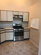 29 Amberly Ct, Unit 29 in Franklin Park, NJ - Building Photo - Building Photo