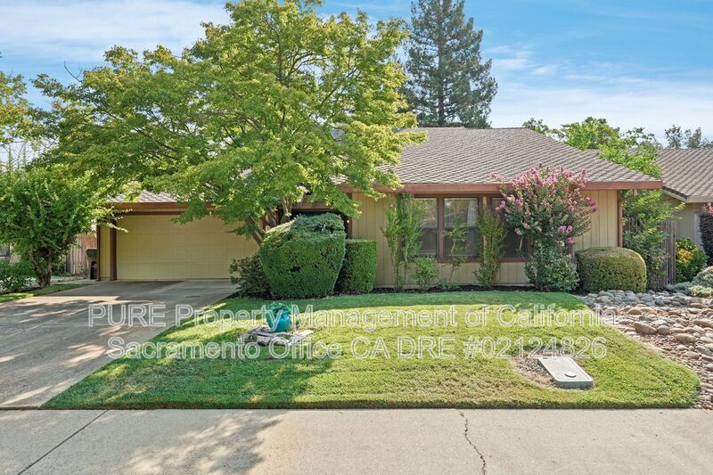 3316 Oak Stream Ct in Carmichael, CA - Building Photo